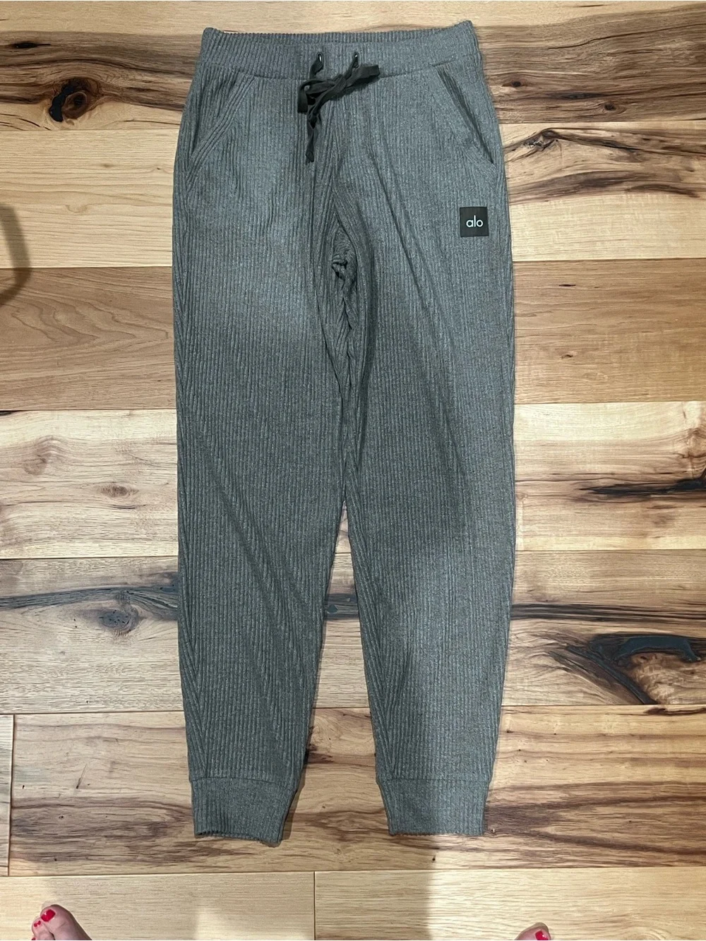 ALO Yoga Women’s Muse Sweatpants. Ribbed, taupe/oatmeal